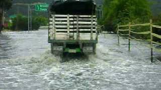 preview picture of video 'Inundaciones vía Chía - Bogotá - MAYO / 2011'