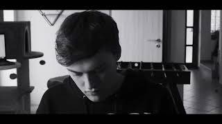 Download lagu jurrivh  FIRST LOVE  OFICIAL MUSIC VIDEO mp3