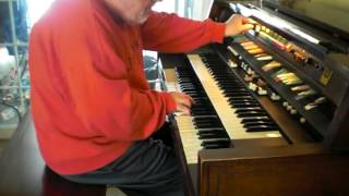 Mike Reed plays "Twas the Night before Christmas" on the Hammond Organ