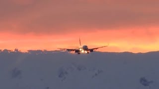 preview picture of video 'Sunset Landing at 2,000mm AS 737-890 Juneau, AK'