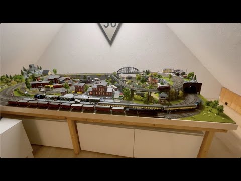 TV Burgstein: Betrieb mit vier Zügen aus der Totalen.