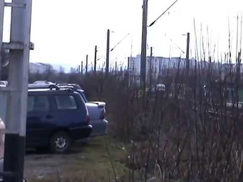 Trenul IR 1655 Bucuresti Nord - Bacau trece prin dreptul barierei (31.01.2015)