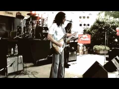 Gwyn Ashton on his 1963 Fender Stratocaster - Bulgaria 2004 - Hot In Here