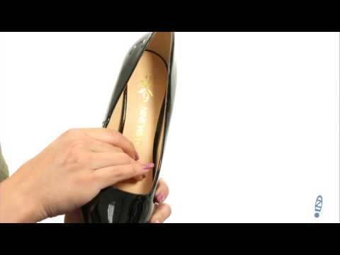 download lagu mp3 mp4 Nine West Handjive Black, download lagu Nine West Handjive Black gratis, unduh video klip Nine West Handjive Black