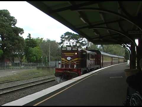 4833 arriving at Moss Vale