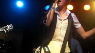 push play-cover girl