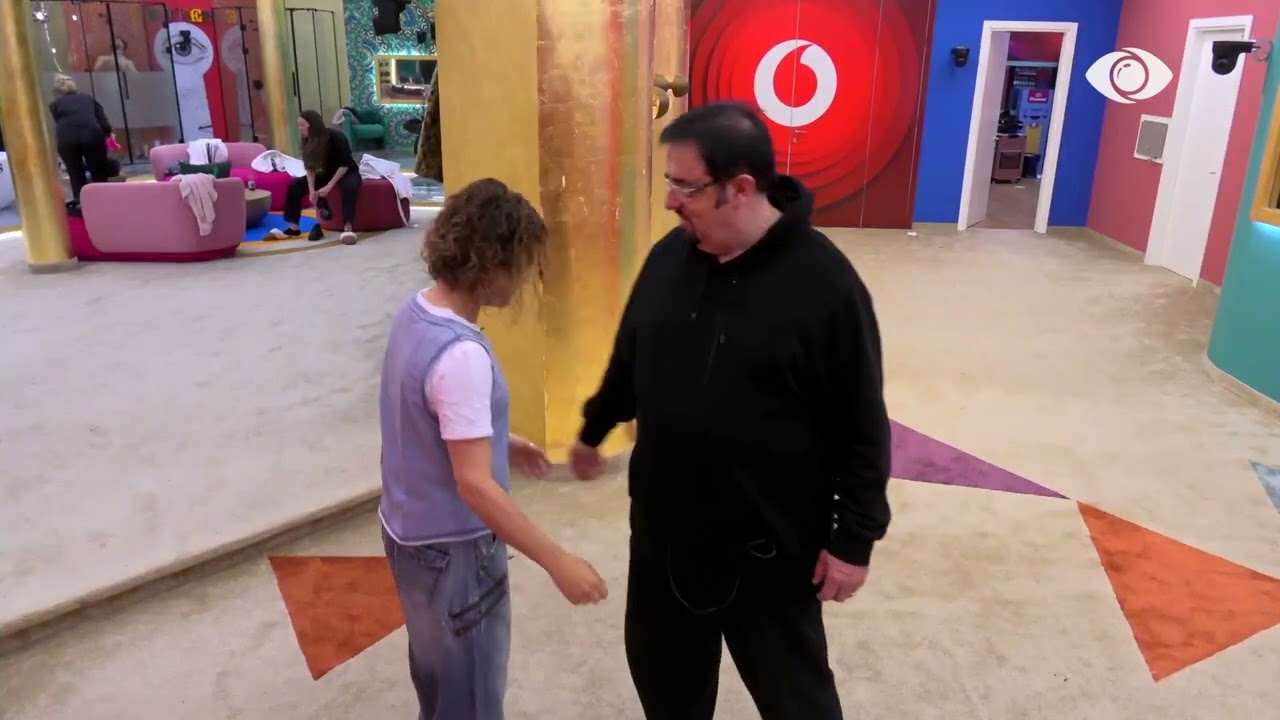 “Po fshihesh pas vajzave”/ Egla ngacmime me Julin që në mëngjes: Nuk fitohet me...