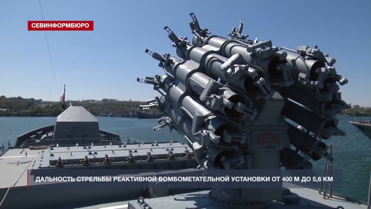 Die russische Fregatte Admiral Makarov fängt Feuer, nachdem sie von Neptunes getroffen wurde