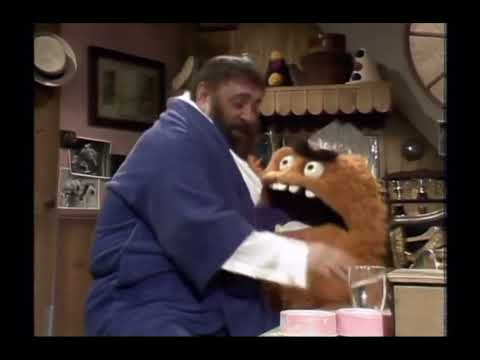 The Muppet Show - 202: Zero Mostel - Cold Open (1977)