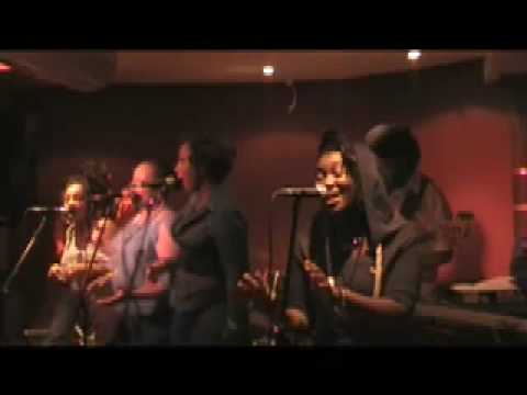 BLACK EINSTEIN with TAWIAH live - "HELPLESS"