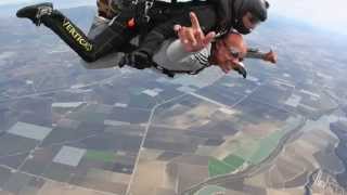 preview picture of video 'Skydiving from 18000ft, California. Just shut up and jump !'