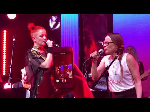 Shirley Manson of Garbage & Fiona Apple perform ‘You Don’t Own Me’ at GIRL SCHOOL 2018, 02.03.18