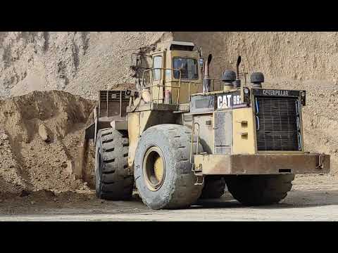Loading dump truck by Caterpillar 992 - Huge Machines