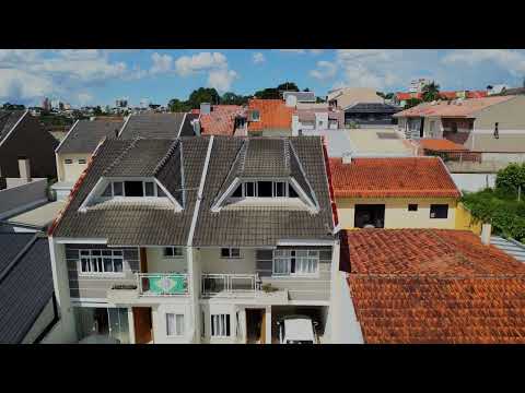 Sobrado Triplex ensolarado com Quintal na frente e atrás à venda no Aristocrata em SJP - PR