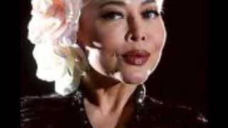 Download lagu ANITA SARAWAK - Bulan Pake Payung mp3 Download lagu ANITA SARAWAK - Bulan Pake Payung mp3