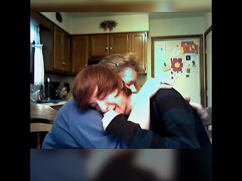 Son tells mom he's gay, she reacts in the best way