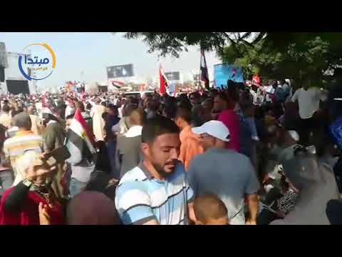 حشود كبيرة.. المصريون يتظاهرون بـ«الأعلام» أمام المنصة لتأييد الرئيس