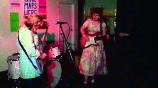 Girlpool - Ideal World (live)