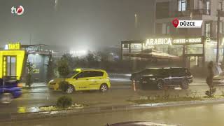 Düzce’de Şiddetli Yağış Sokakları Göle Çevirdi