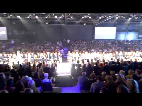 LMFF 2013 - L'Oréal Paris Runway 01