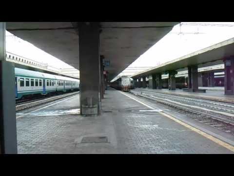 E656.254 in partenza con l' IC 727 "Archimede" Roma Termini - Siracusa/Palermo Centrale