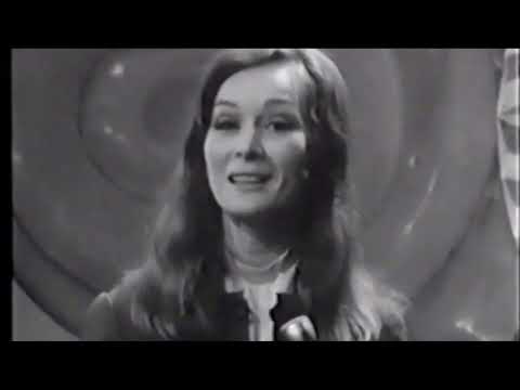 Interview with Dana and Bernadette Ní Ghallchóir