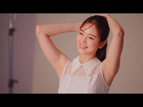 横田真悠、艶感溢れる美脚＆ほっそりウエストを披露！キャミソール姿でキュートなビジュアル撮影　除脱毛ブランド『ヴィート』メイキング動画