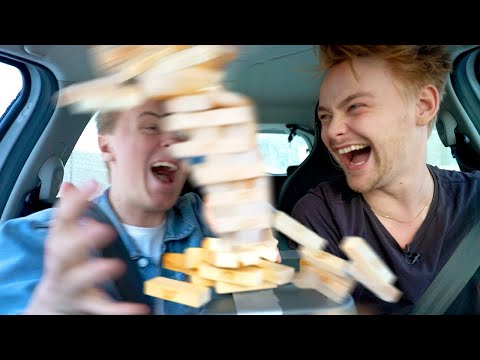 Vi spelar JENGA i bilen (med straff)