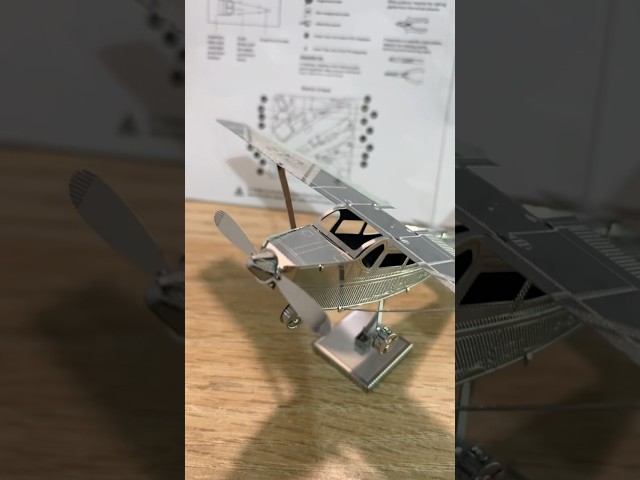 Vídeo relacionado con ICDKOYK Kits de ensamblaje de Aviones Combate a Escala 1/50, Impresionante avión Fundido a presión, Rompecabezas, Regalo para Adultos y niños, una Experiencia Manualidades Atractiva, educativa, para