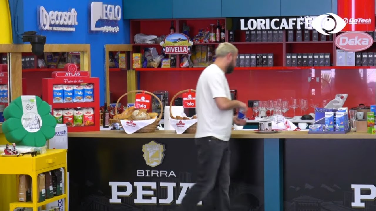 Luizi sjell brioshët në kuzhinë