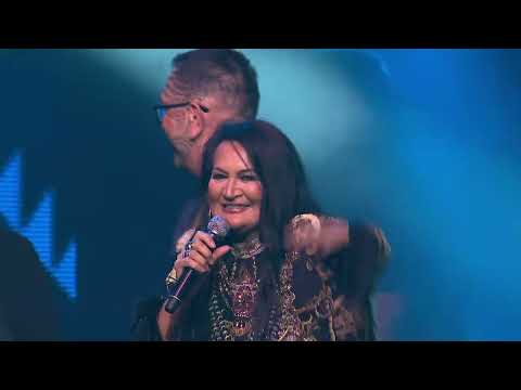 Drax Project & Annie Crummer perform Ngoingoi and Poi E - 2022 APRA Silver Scroll Awards