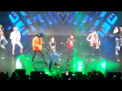 SHINee - Ring Ding Dong at SHINee World V in LA 2017 (fancam)