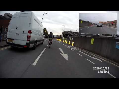 Lunatic taxi driver unbelievable manoeuvre