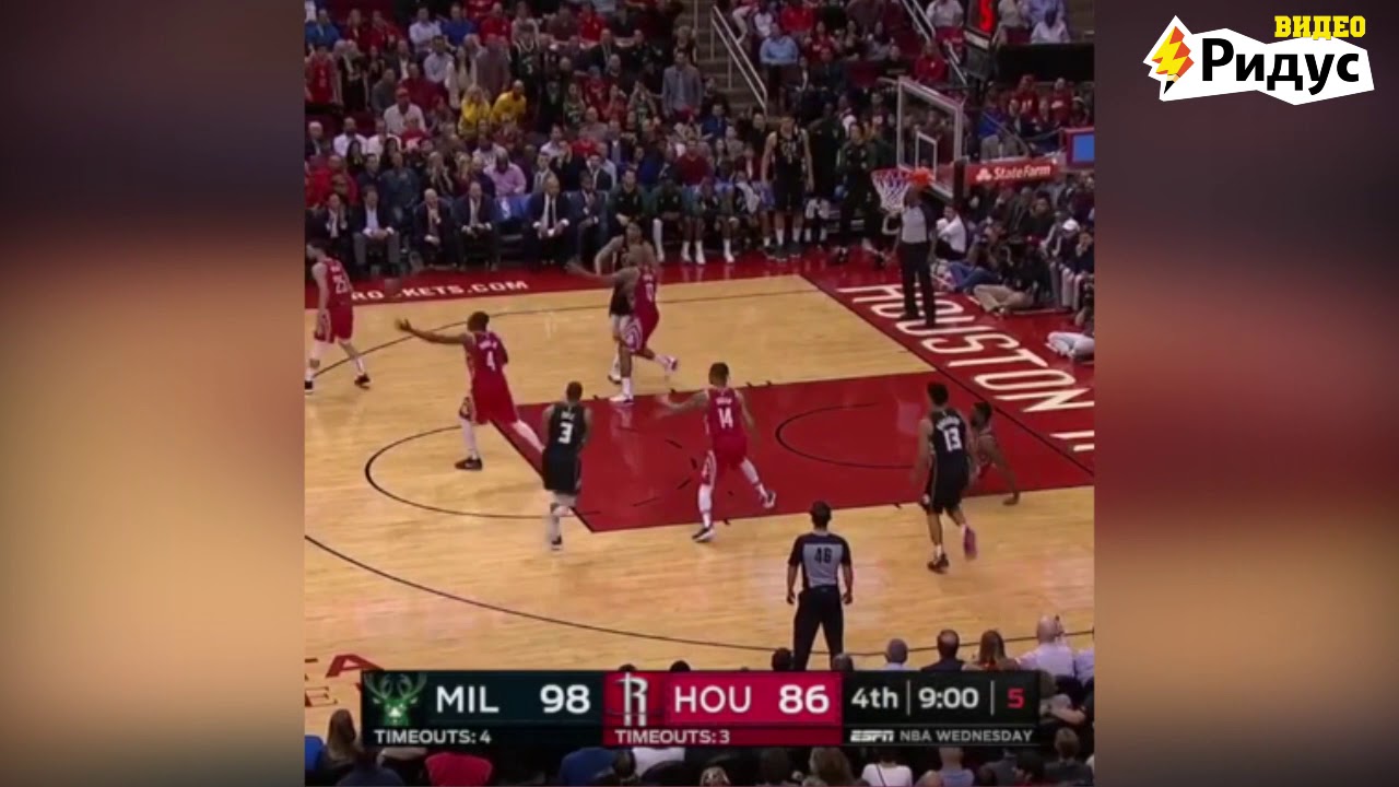 Видео: баскетболист отправил в нокдаун мячом игрока команды соперников