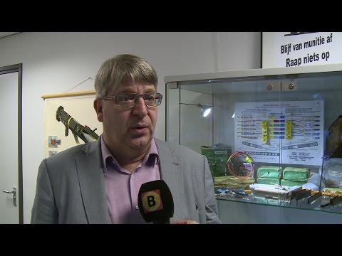 Dodelijk wapentuig: bomgordel met kilo’s springstof hangt aan de muur bij bedrijf in Riel