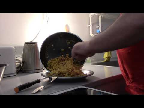 MongoTV_2475 - Min Aftensmad - Karryris Med Majs og stegte løg og Ketchup