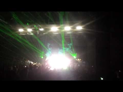 Martin Garrix, Julian Jordan & Jay Hardway playing Reload vs Save the World