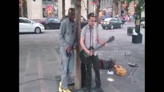 Seal and busker duet Stand By Me (Montreal.2016)