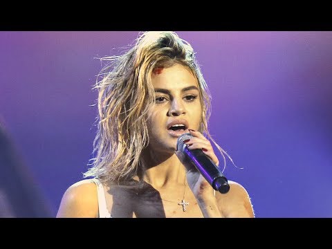 Selena Gomez - Wolves (Live at the AMA's 2017)