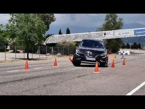 Renault Koleos 2017 – Maniobra de esquiva (moose test) y eslalon | km77.com