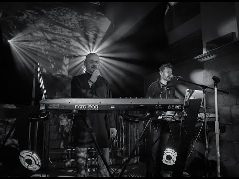 Perry Blake Live at The Dock (Moochin' About)