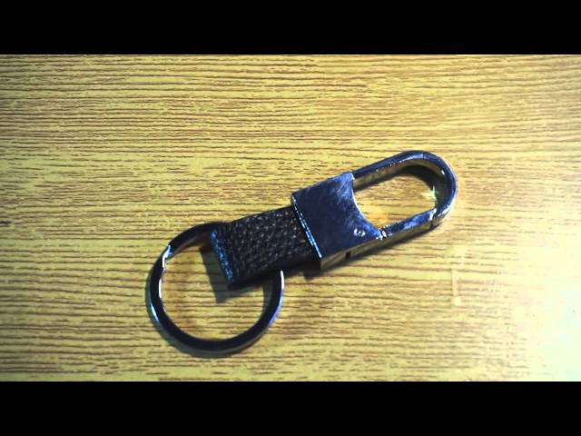 Vídeo relacionado con 2 Piezas Mosqueton Llavero, Llavero Coche Metálico con 4 Llaveros, Llavero de Coche de Zinc, Mini Herramientas al Aire Libre, para Coche Hombre Mujeres Exteriores (A)