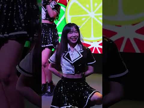 230218 (PraewPloy Fancam) Shining Stars - Splash! @ Idol Mosh Pit - The Street Ratchada