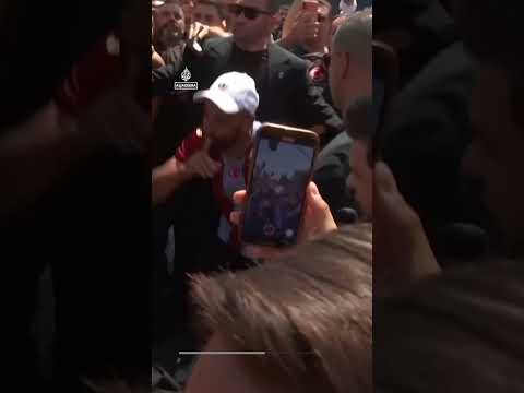 Mohamed Salah lands in Turkiye to fan frenzy ahead of Trabzonspor move | AJ #shorts