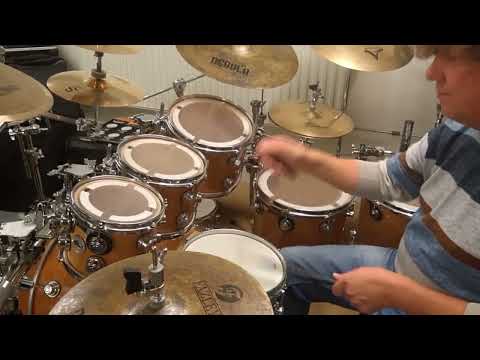 Soundcheck 2 - tom and  bass - DW Collectors Series Twisted Birch over Maple