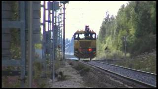 preview picture of video 'Lievestuoreen Liisat ja lievää liikennöintiä - junavideo Lievestuoreelta 14.7.2011.'