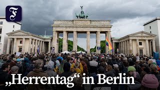 Tausende demonstrieren gegen Männergewalt