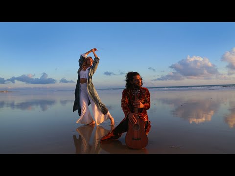 Lin Cortés & Marina Sabadell - Te sigo por el aire (Video Oficial)