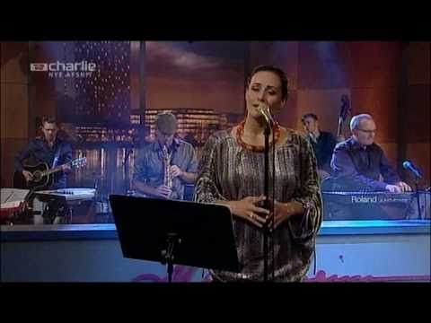 Julie Berthelsen - Timmisssatut Illunnga (Som en fugl) - Live