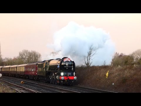 60163 ‘Tornado’ powers to York - The Christmas White Rose - 10/12/25 